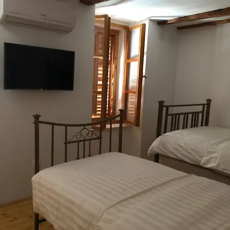 Luca بيت للعطل Račišće